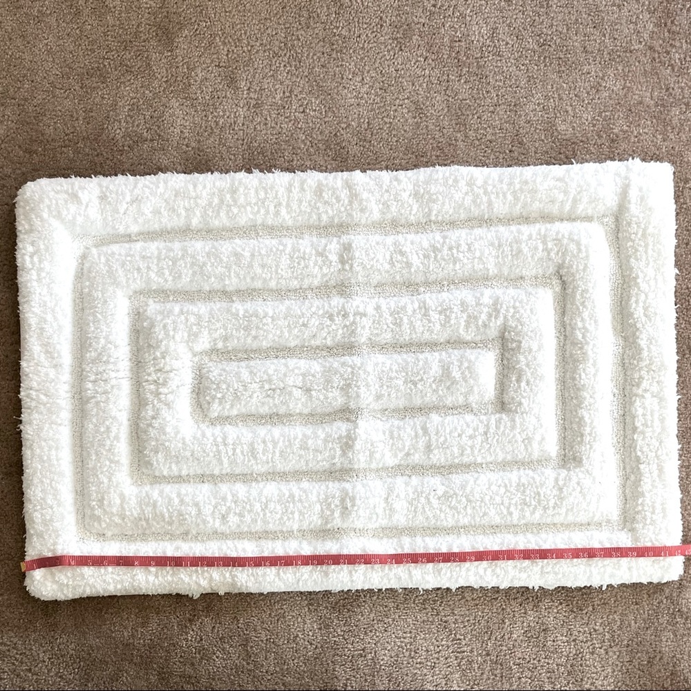 Large white, super fluffy, thick, white bath mat. 27x42”. NWOT